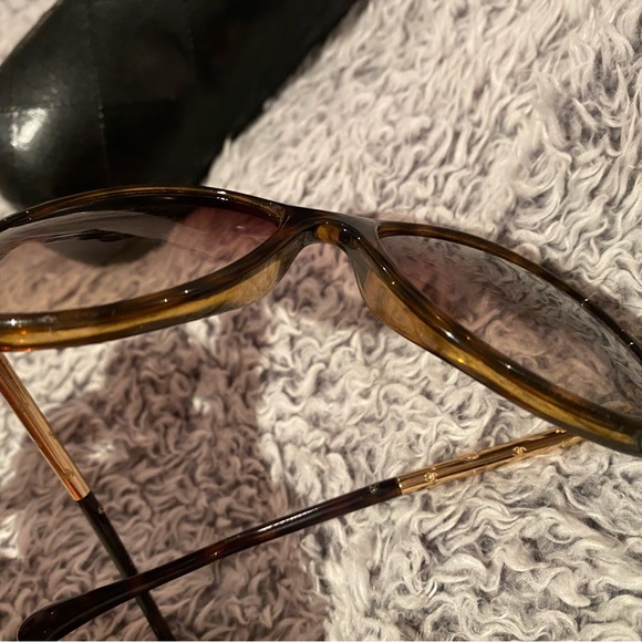 Chanel sunglass authentic - Picture 2 of 9